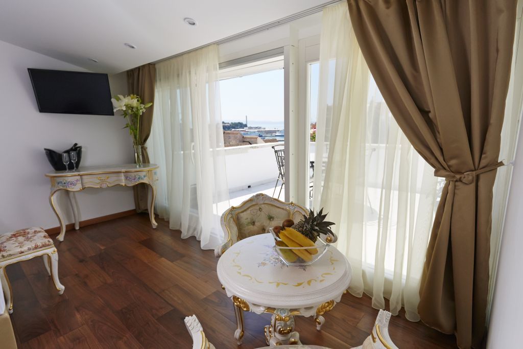 Jupiter Luxury Hotel