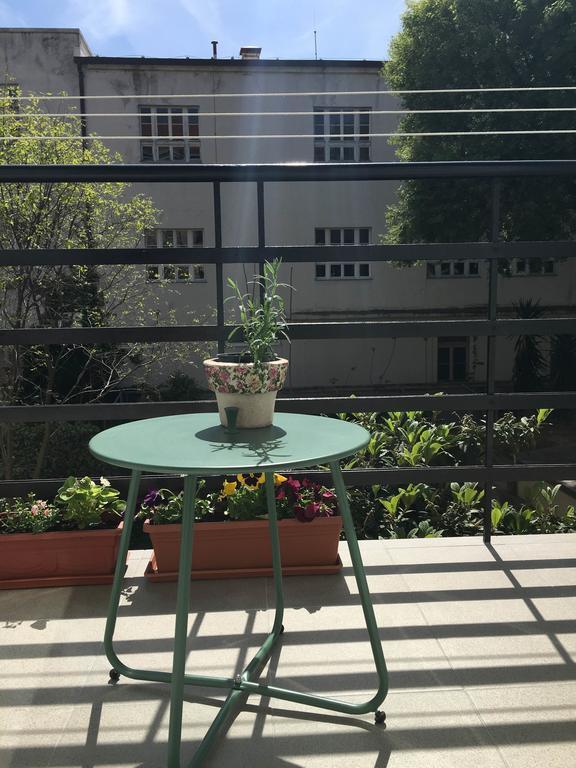 Regina Apartment *