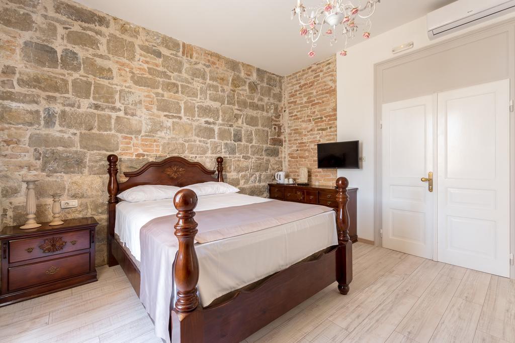 Pietra Rossa 4* Split