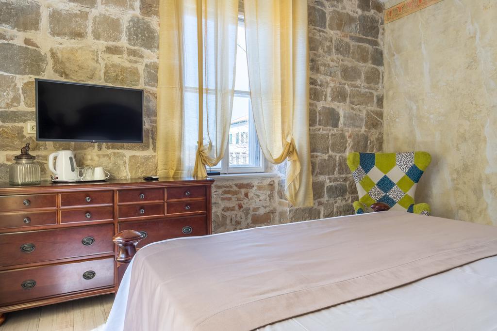 Pietra Rossa 4*