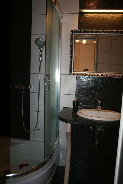 Nikolla Apartment *