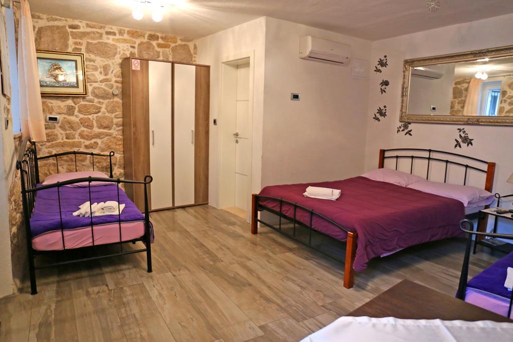 Nikolla Apartment *