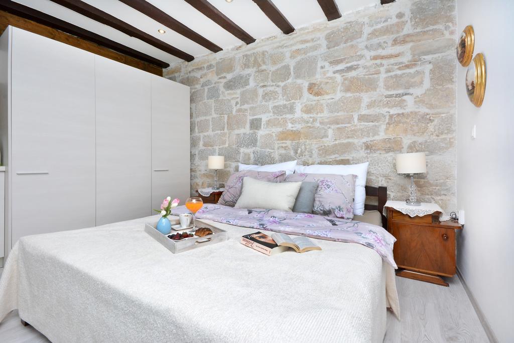 Studio Rustica & Moderna Apartment