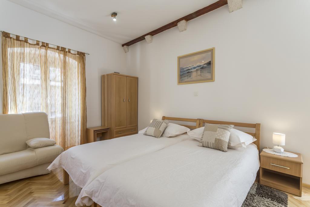 Carrara Apartment *