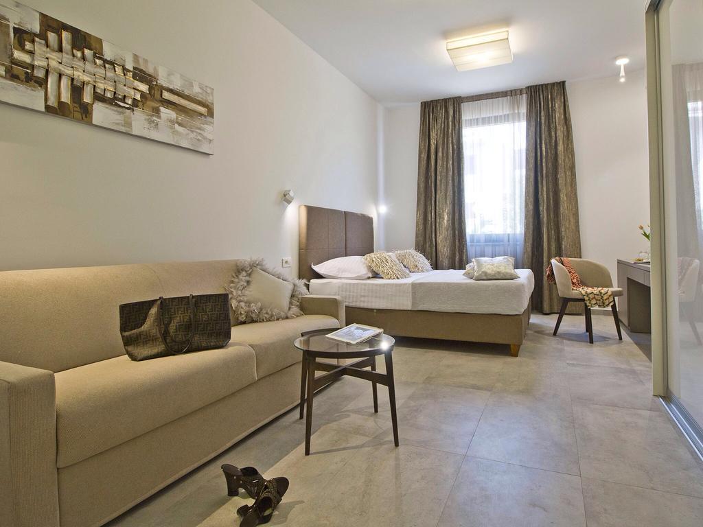 Luxury Pino Split