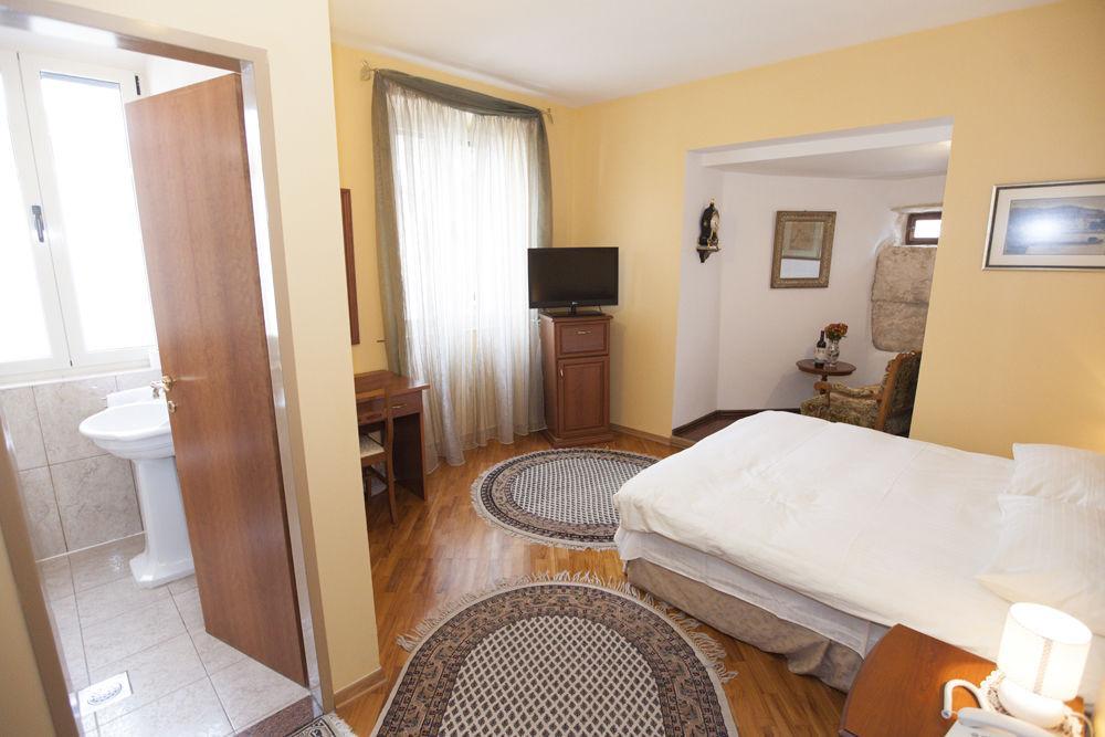 Hotel Peristil