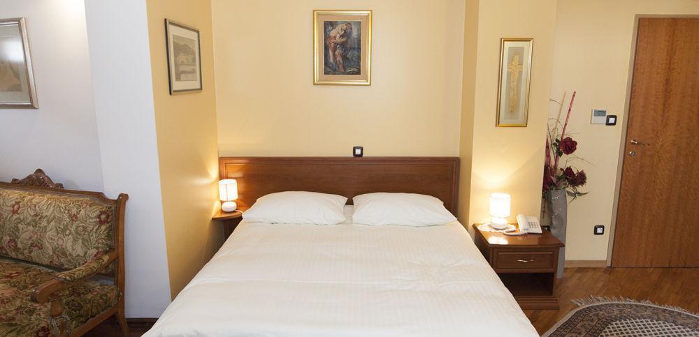 Peristil Hotel 3*