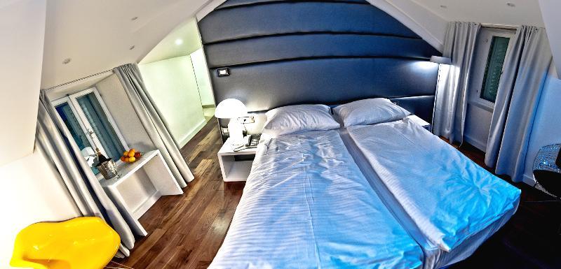 Jupiter Luxury Hotel 4*