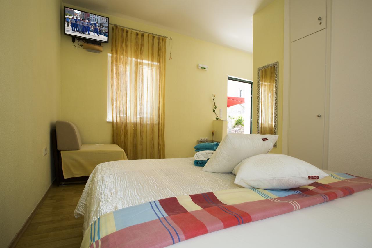 Central Old Town Guest house 3*