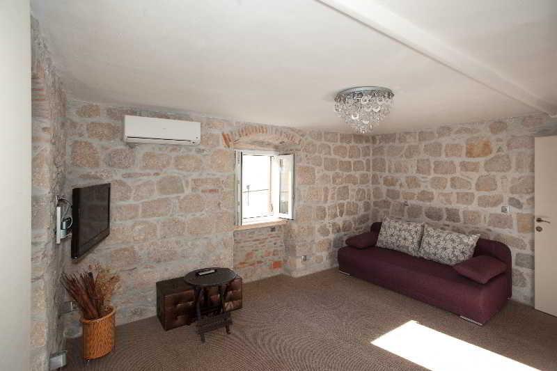 Veli Varos Apartment Split