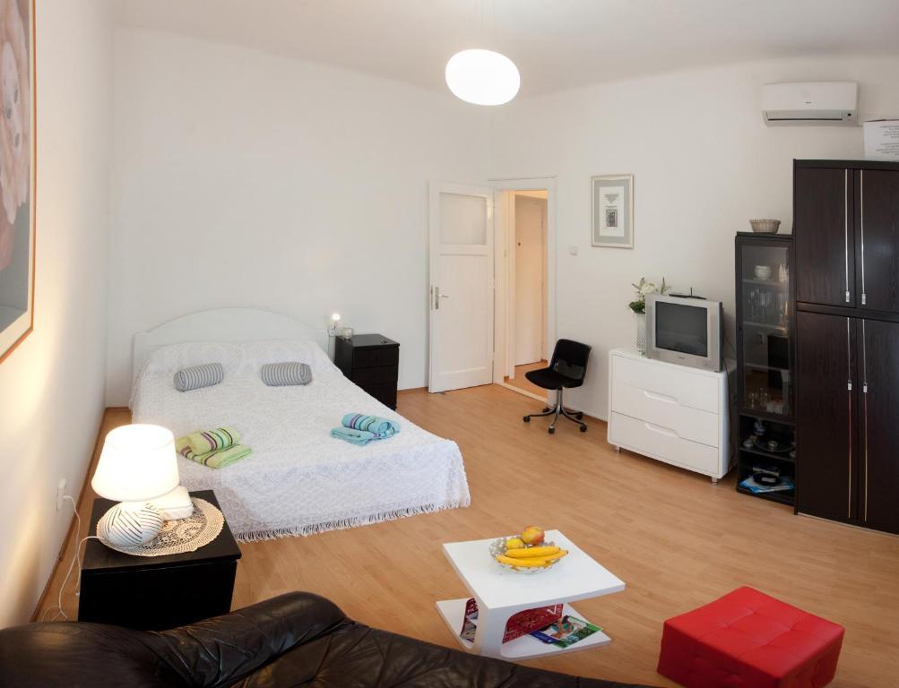 Cro Jet Set Apartment