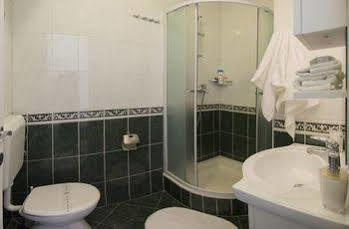Central Old Town 3*