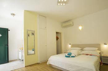 Central Old Town Guest house 3*