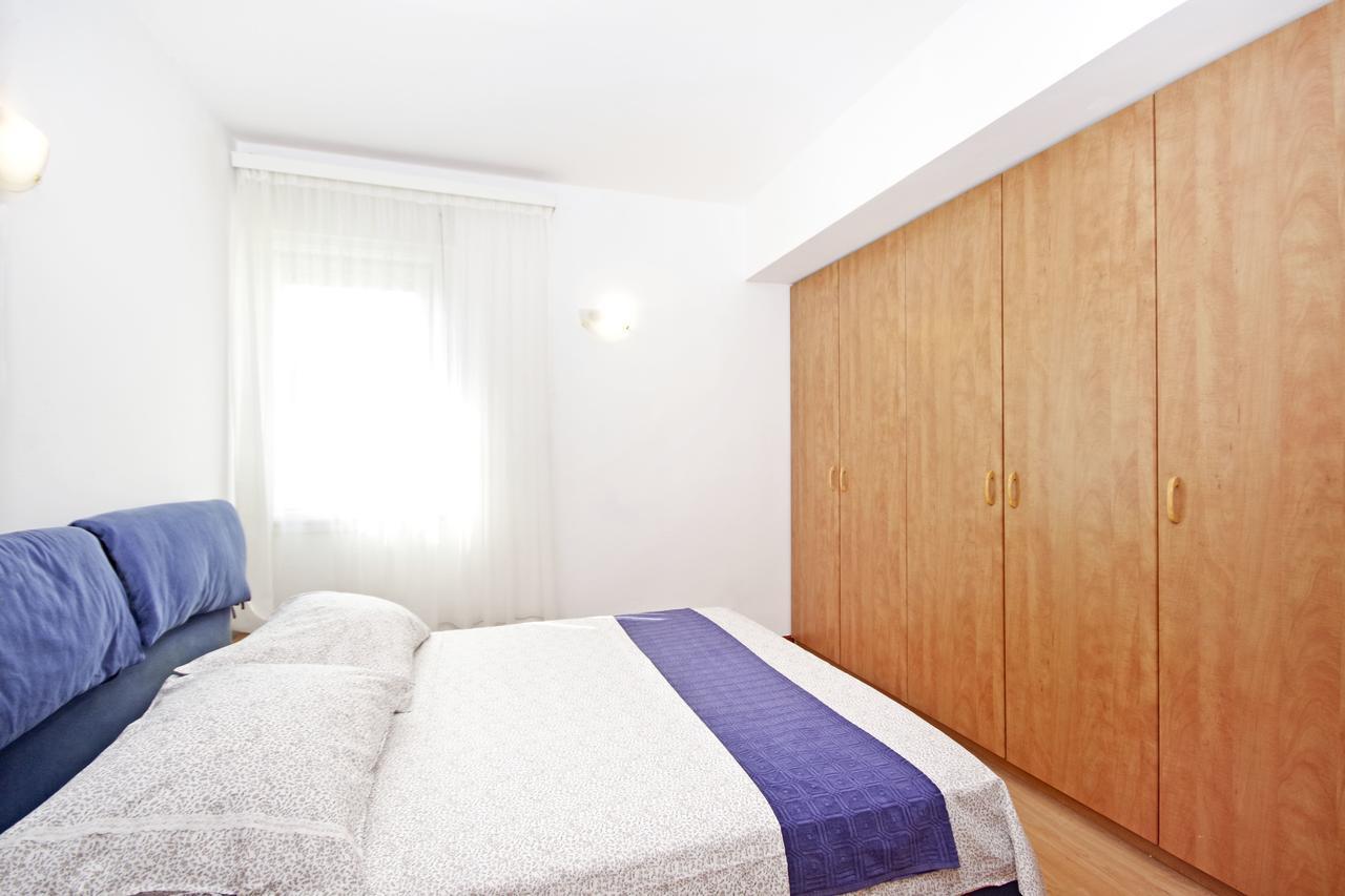 D & J Apartment Split