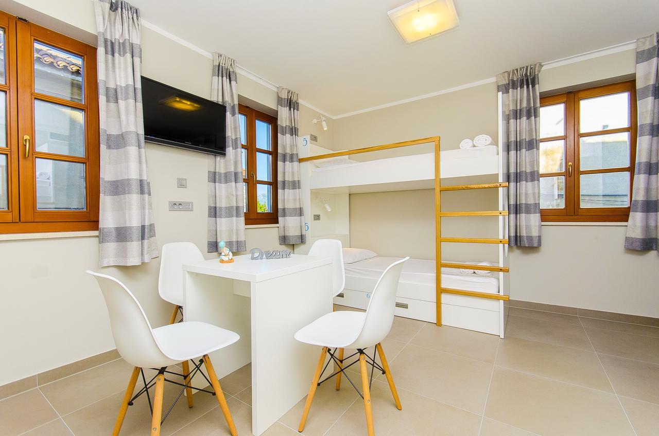 Dvor Hostel Split