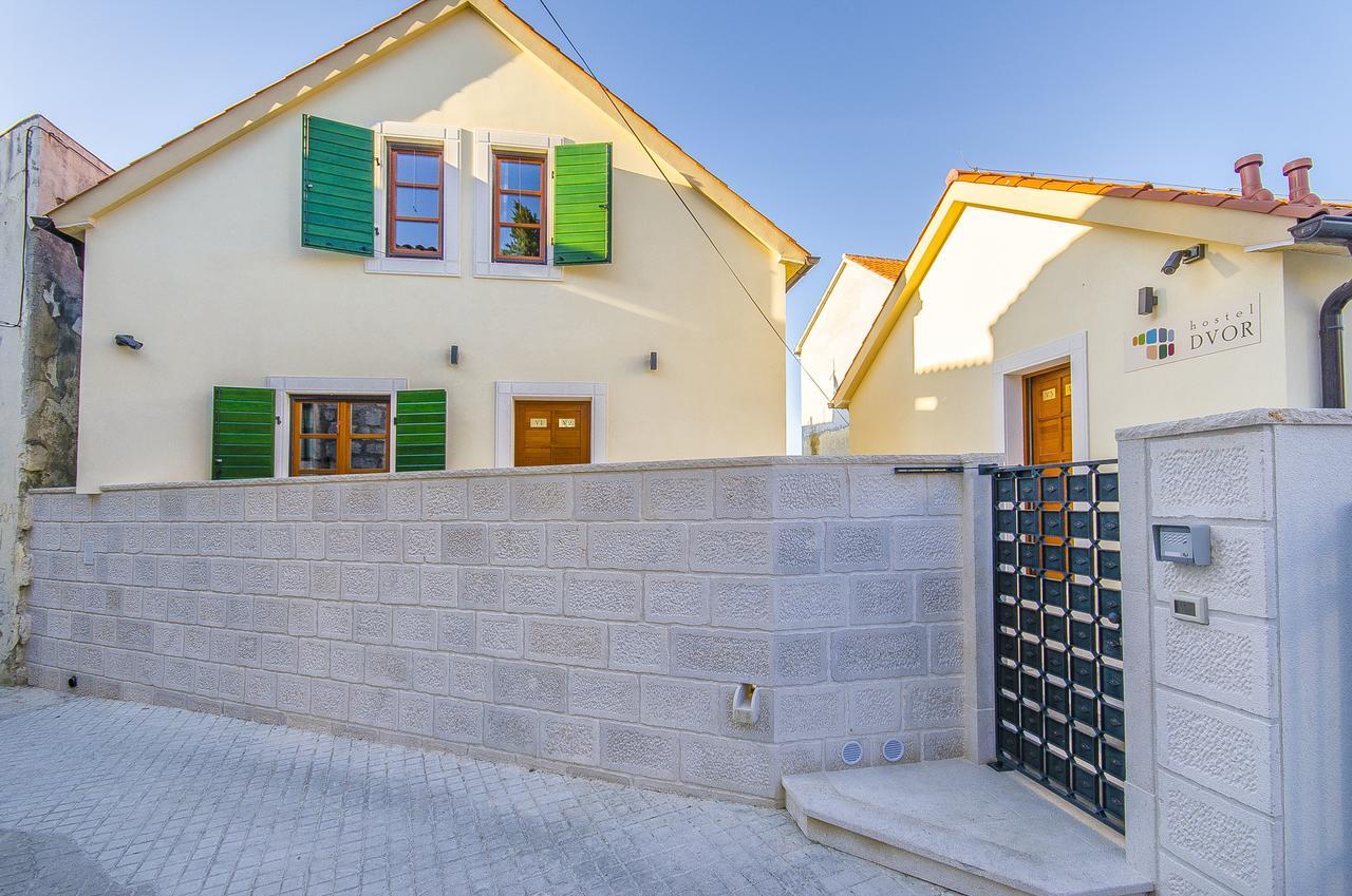 Hostel Dvor