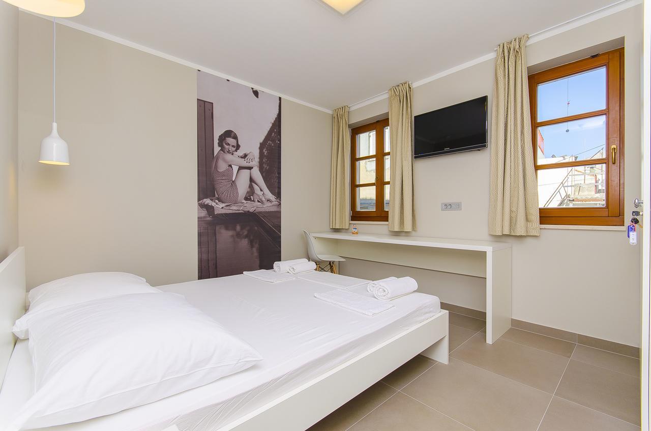 Hostel Dvor *