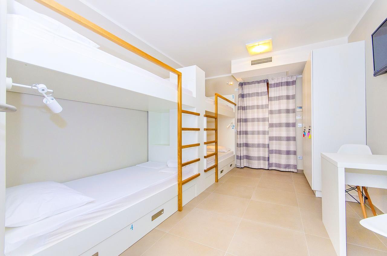 Hostel Dvor