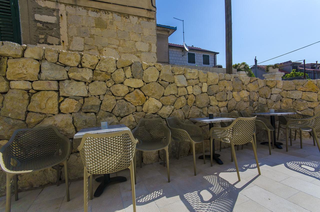 Dvor Hostel Split