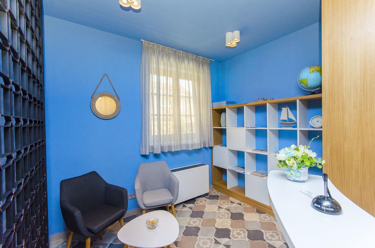 Dvor Hostel