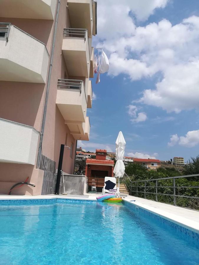 Apartment Lo Split