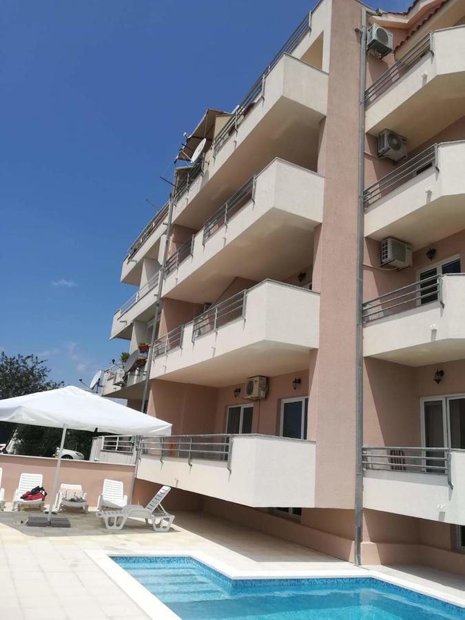 Apartment Lo Split