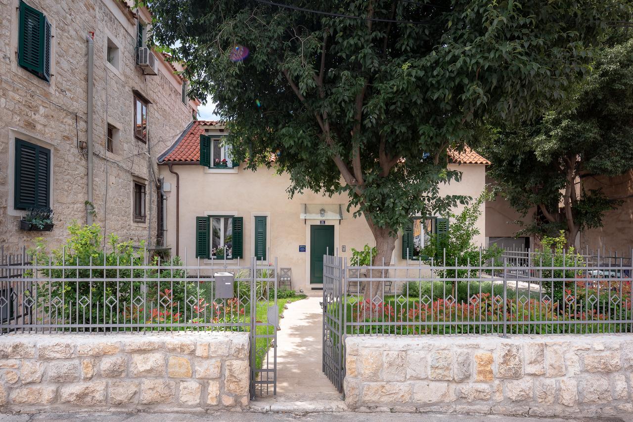 Ora Apartment Split