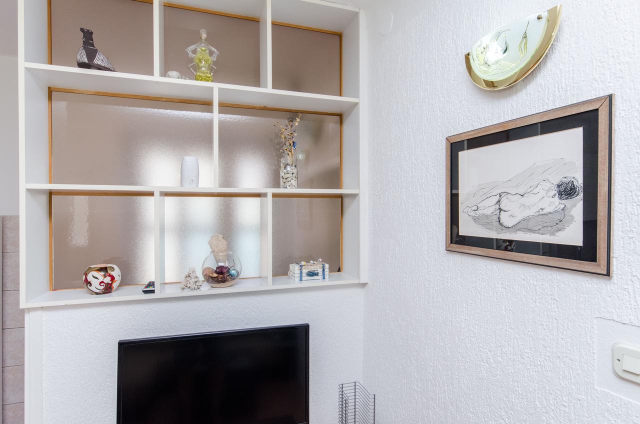 Classy Center Apartment Split