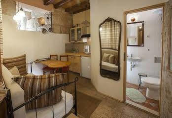 Cecilija Hotel 2*