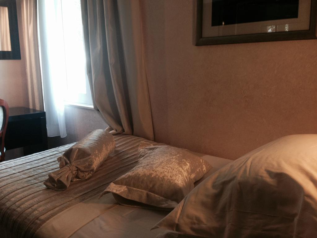 Consul Hotel