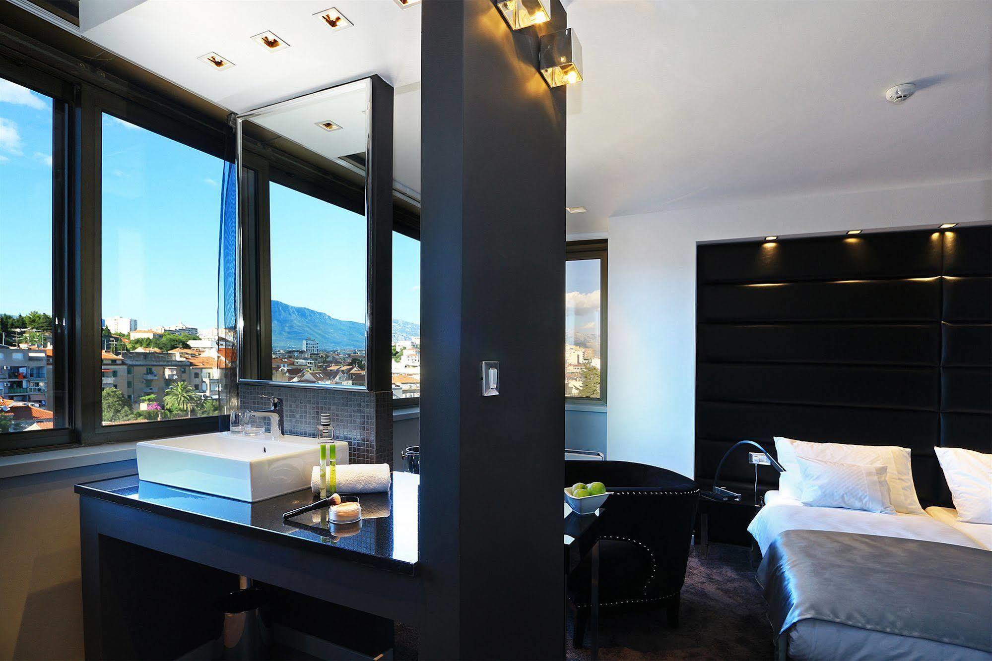 The View Luxury krevet i doručak 4*