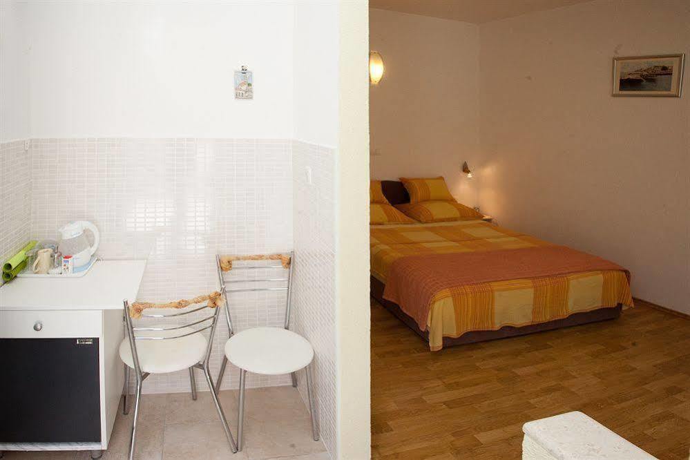 Central Old Town Guest house 3*