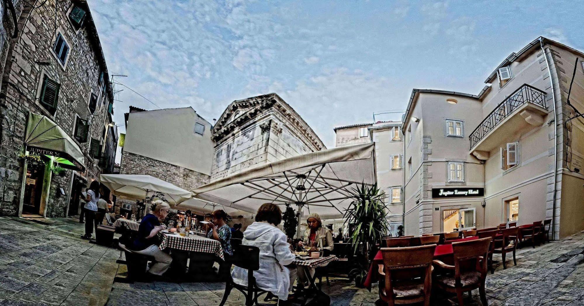 Jupiter Luxury Hotel 4*