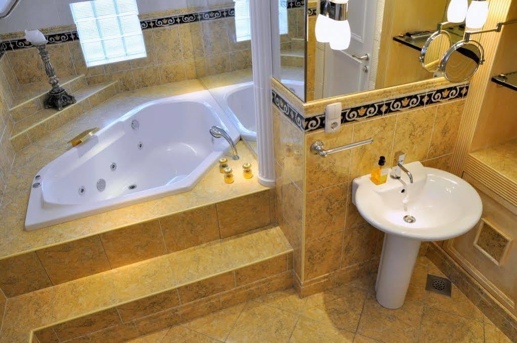 Marjan - 3 Bdr, 3 Bath, Parking Split