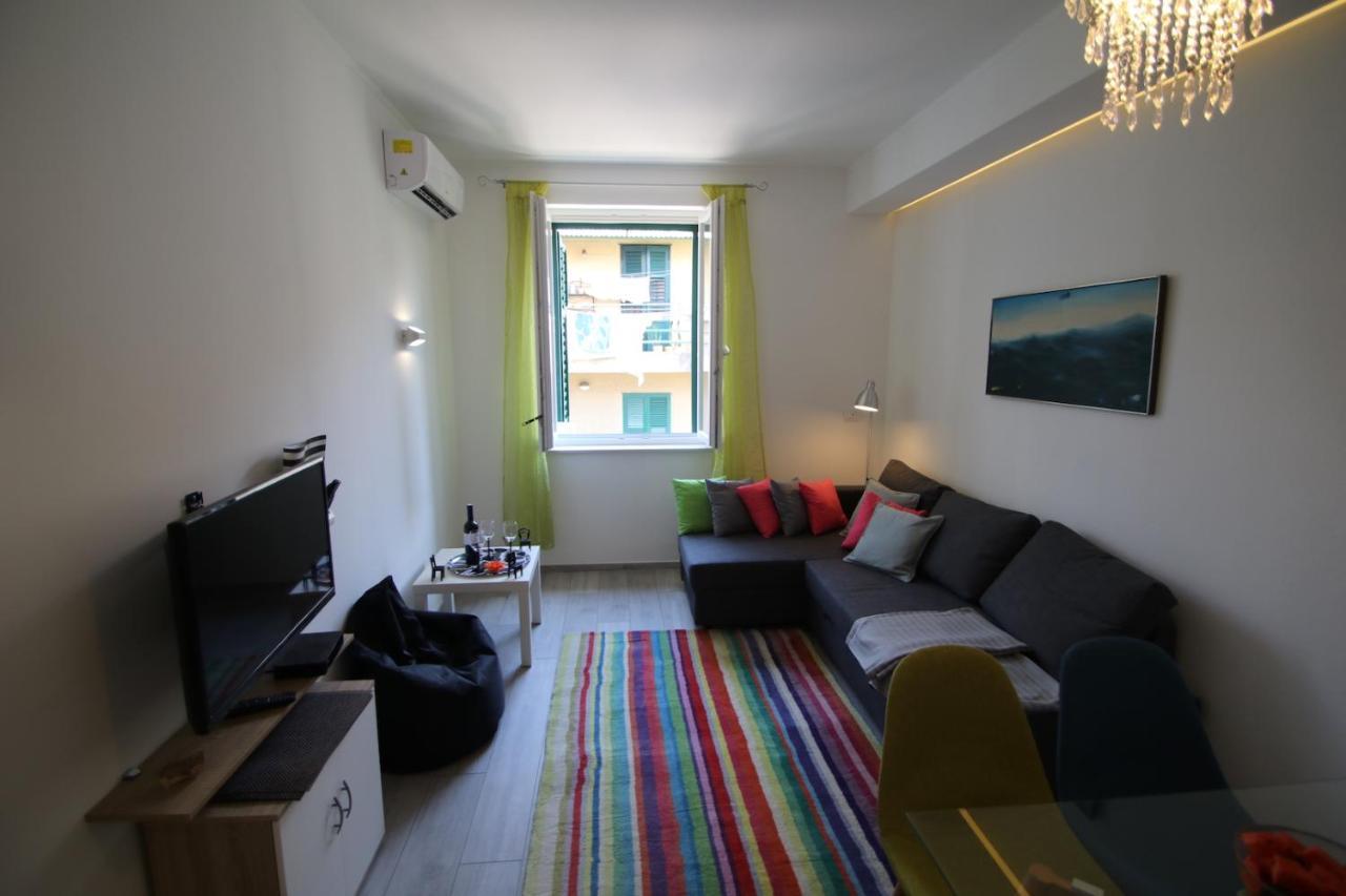 And Cozy In The Centre Of Apartment