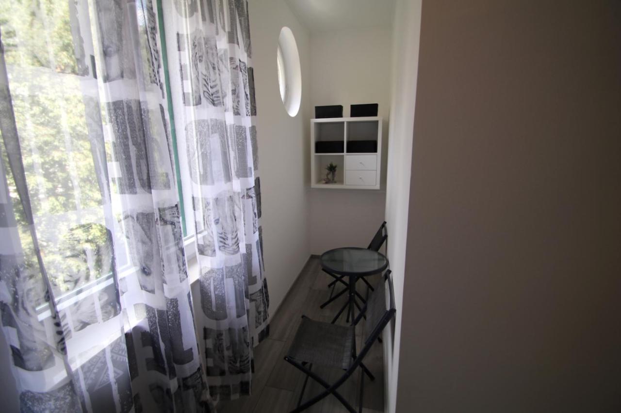And Cozy In The Centre Of Apartment Split