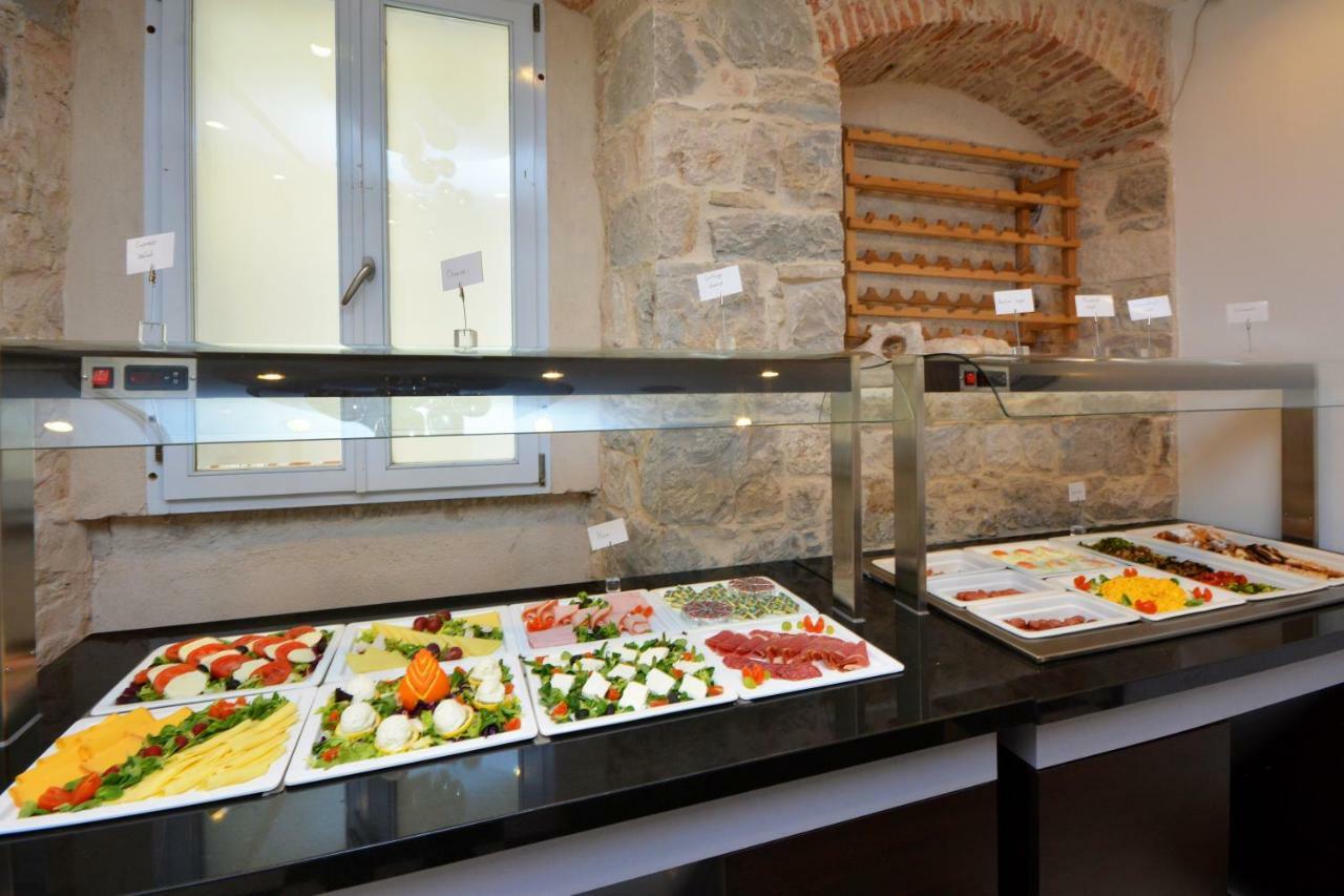 Jupiter Luxury Hotel 4*