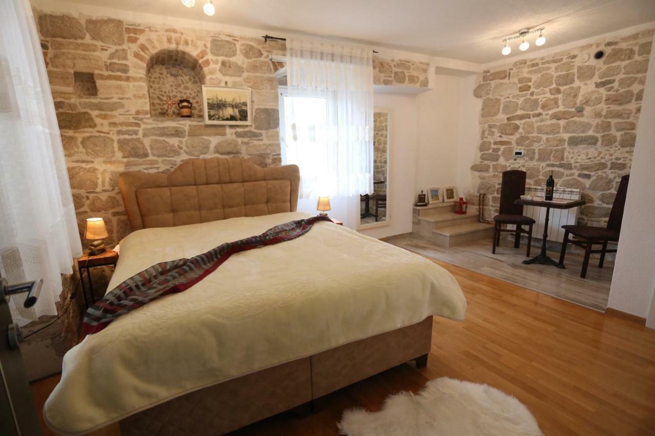 Nikolla Apartment *
