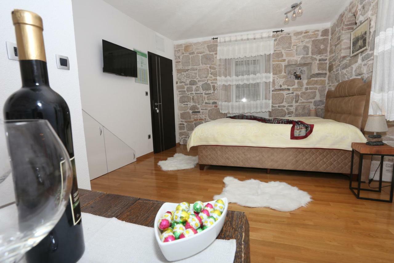 Nikolla Apartment *
