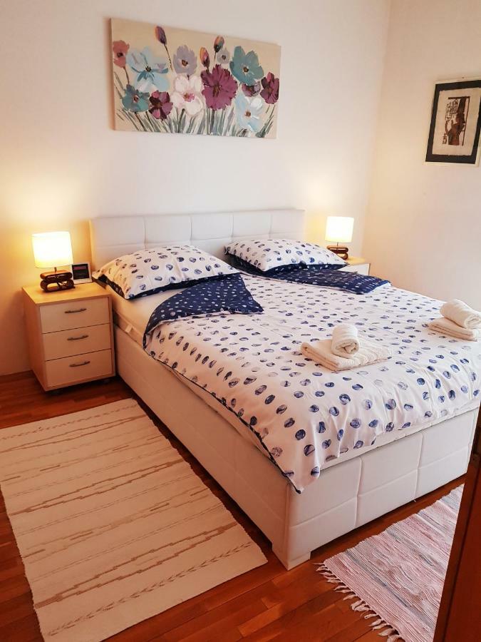Ante Apartment *