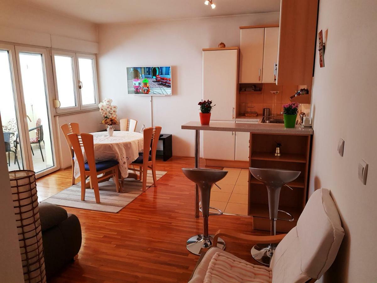 Apartment Ante Split
