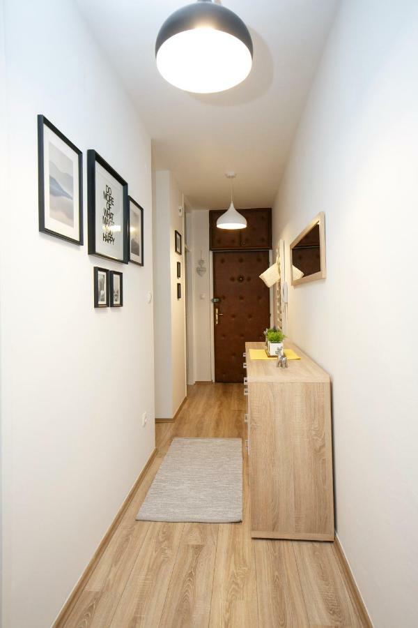 Golden Place Apartment *