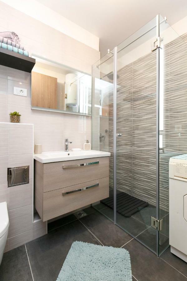 Golden Place Apartment *