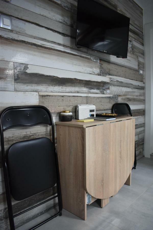 Dante Apartment *