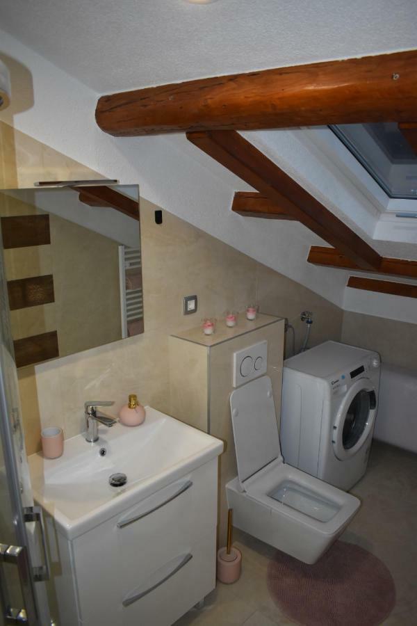 Dante Apartment