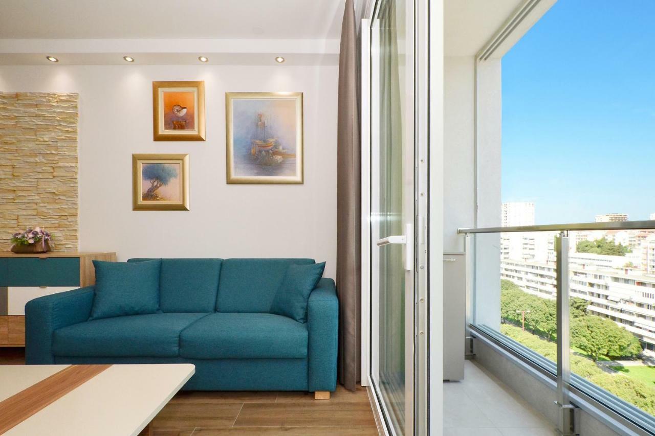Brand New Luxury Blue Gallery Apartment *