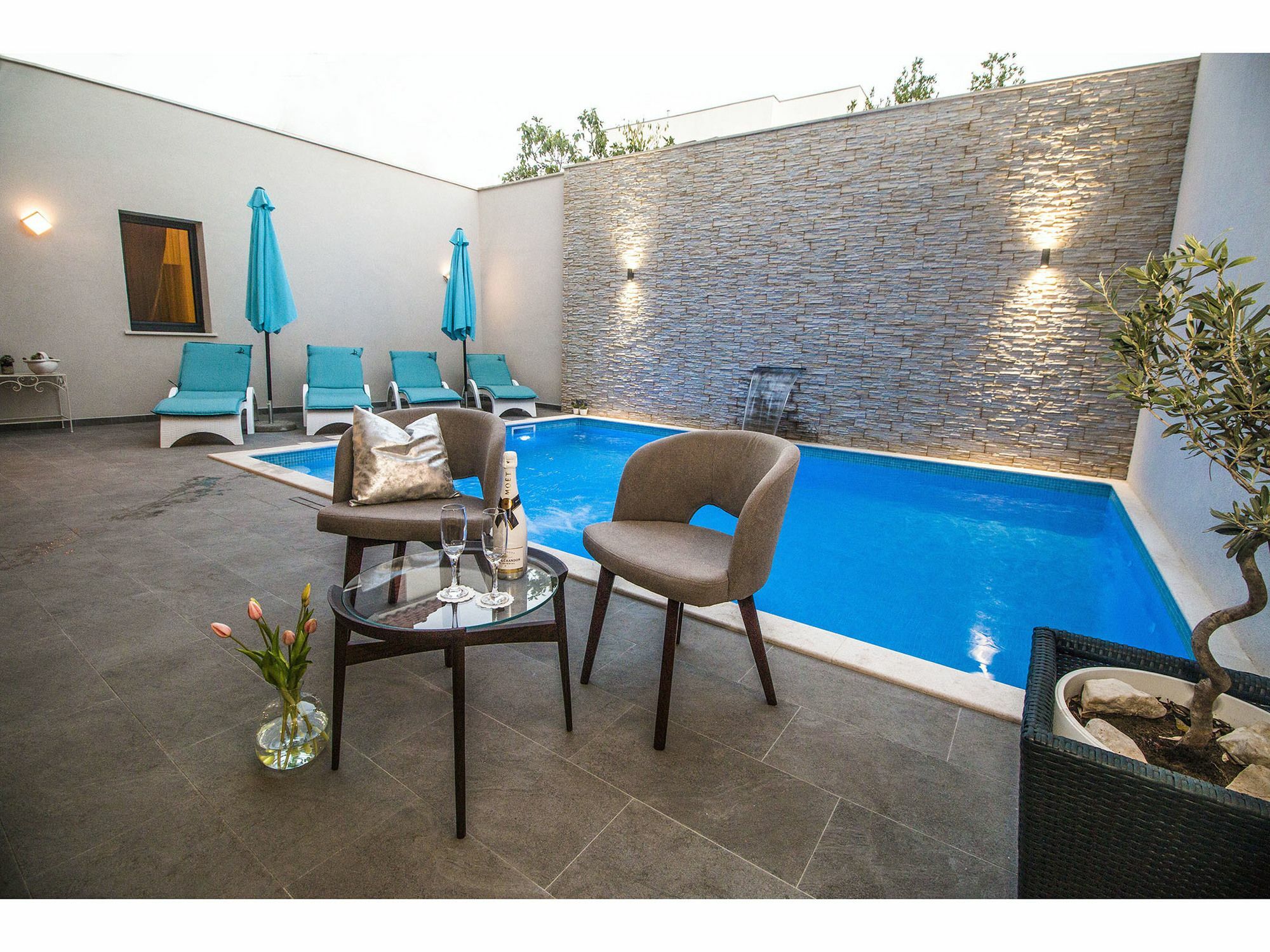 Luxury Pino
