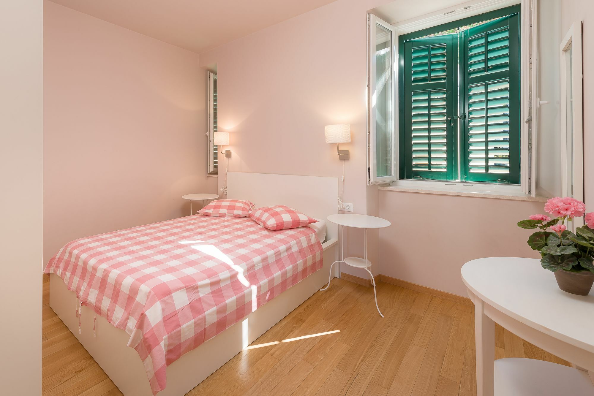 Ora Apartment Split