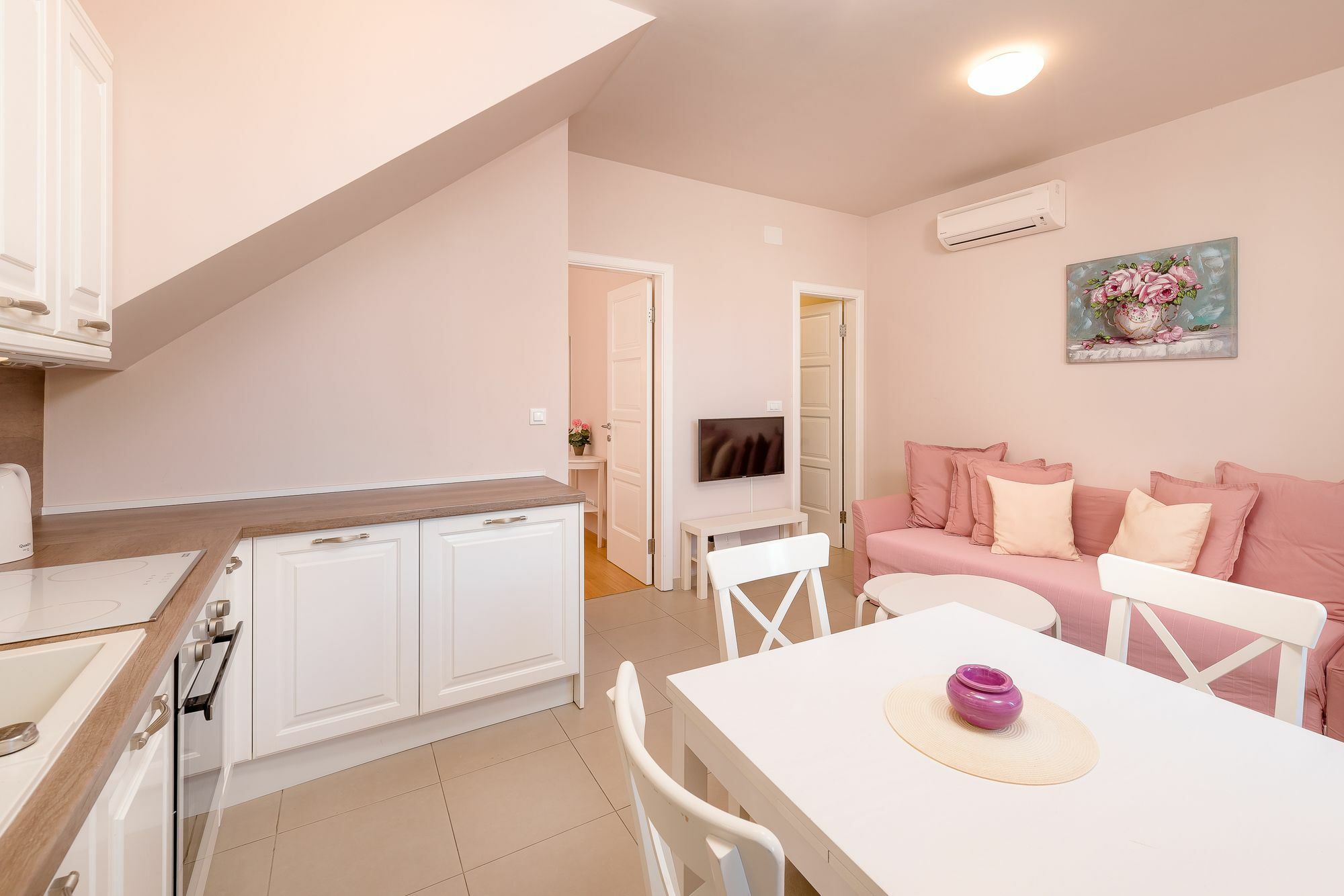 Ora Apartment Split