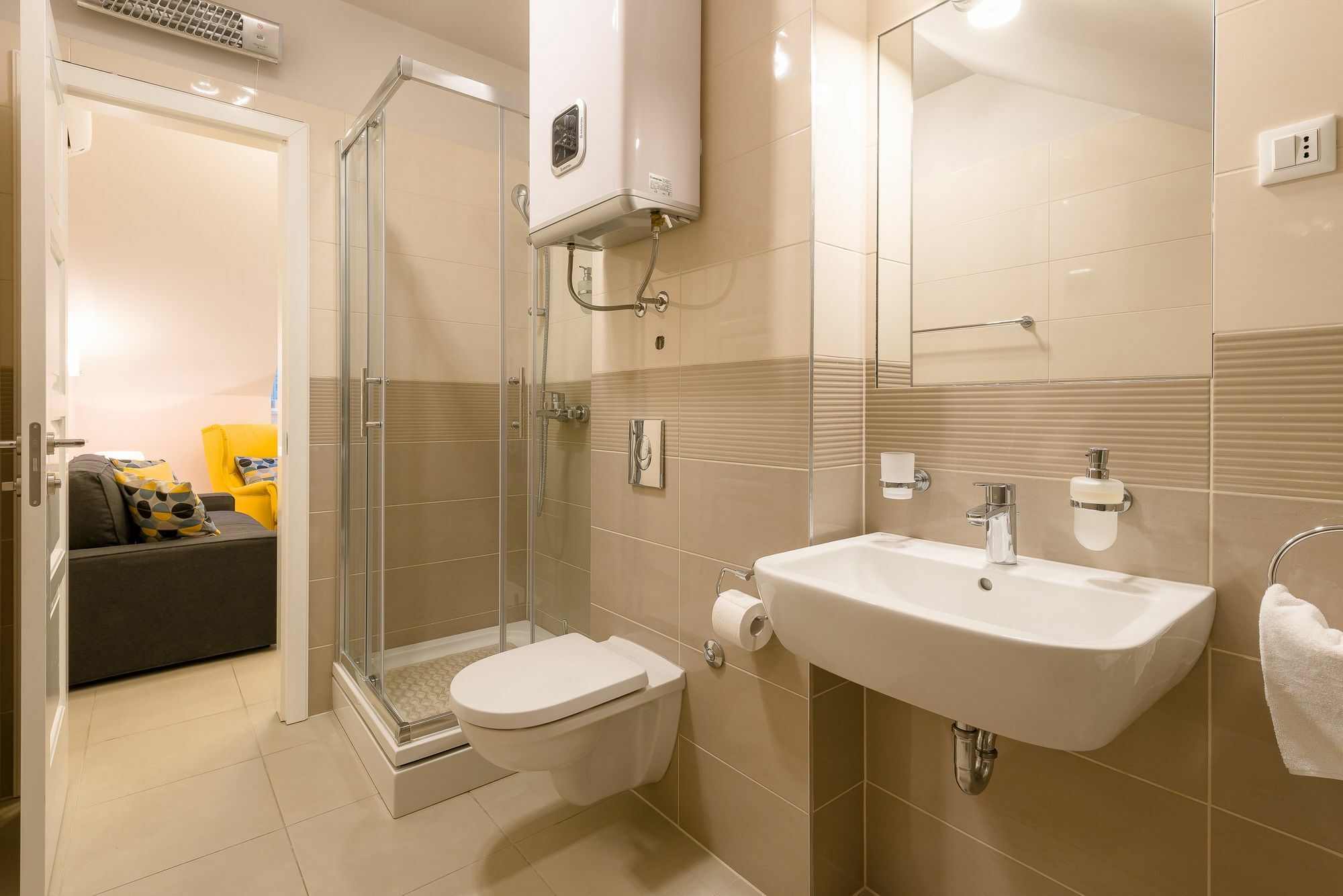 Ora Apartment Split